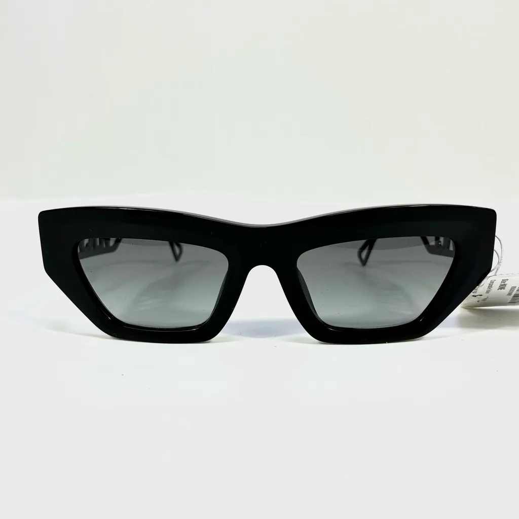 Versace 53mm Irregular Sunglasses VE4432U Black NEW - Image 4