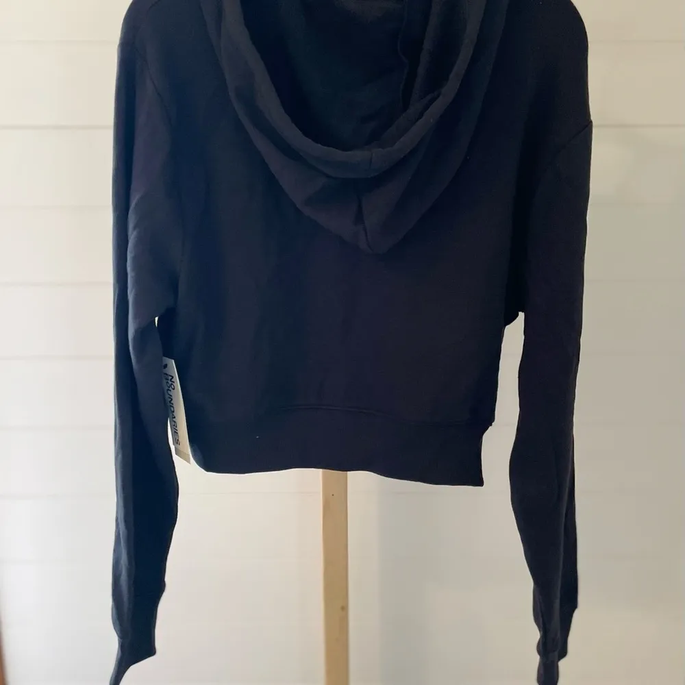 No Boundaries Star Graphic Cropped Zip Up Hoodie Black Women's - Image 3