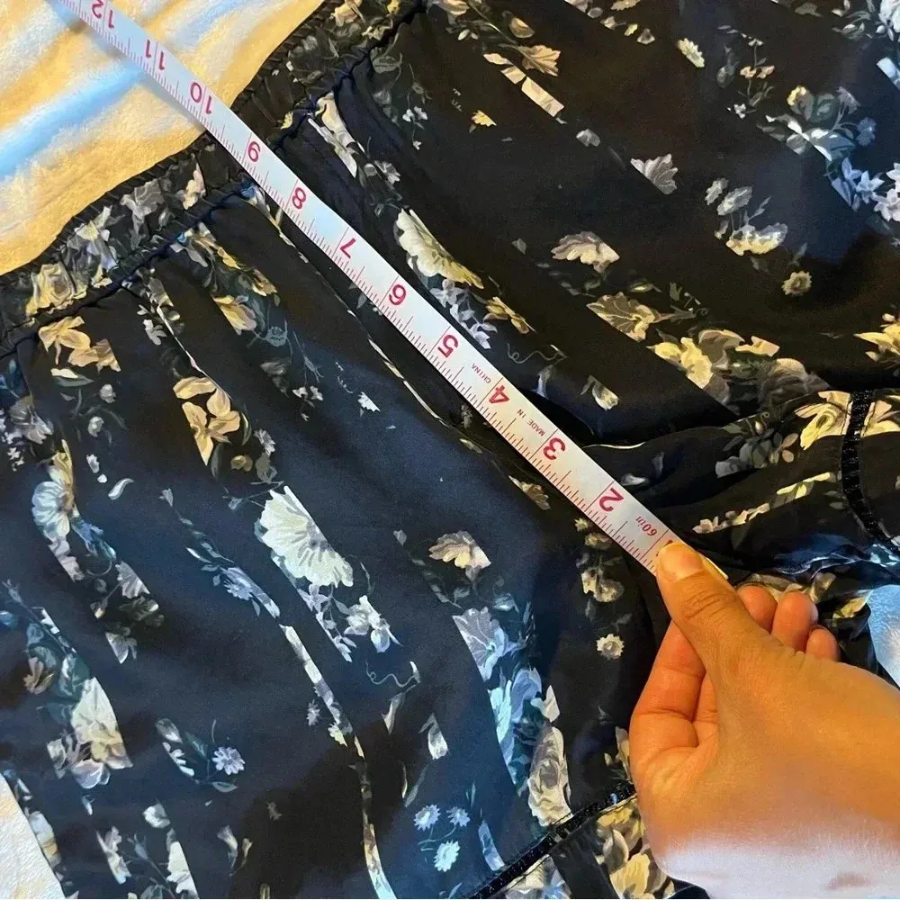 Club Monaco Ellery Silk Floral Shorts Size 2 - Image 7