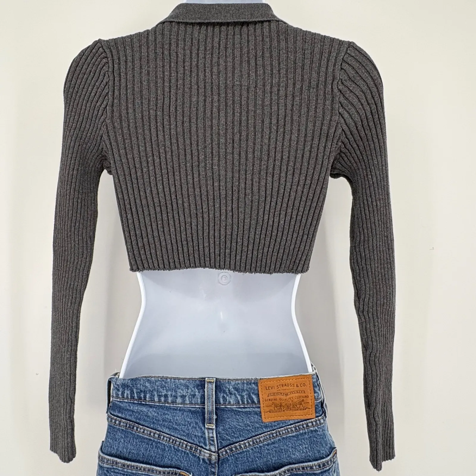 Brandy Melville Gray Ribbed Crop Button Cardigan Sweater Raw Hem XS/S Stretch - Image 4