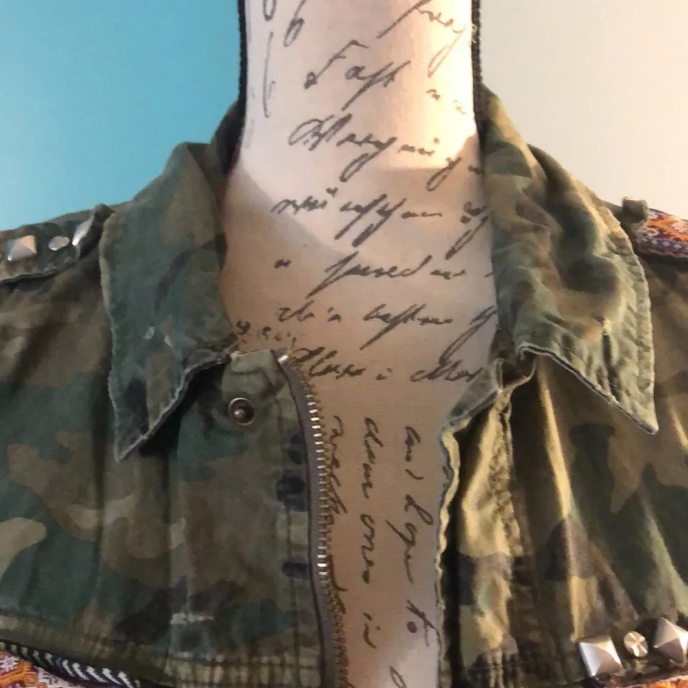 💄 Ecote Camo Vest, size Large - Image 2