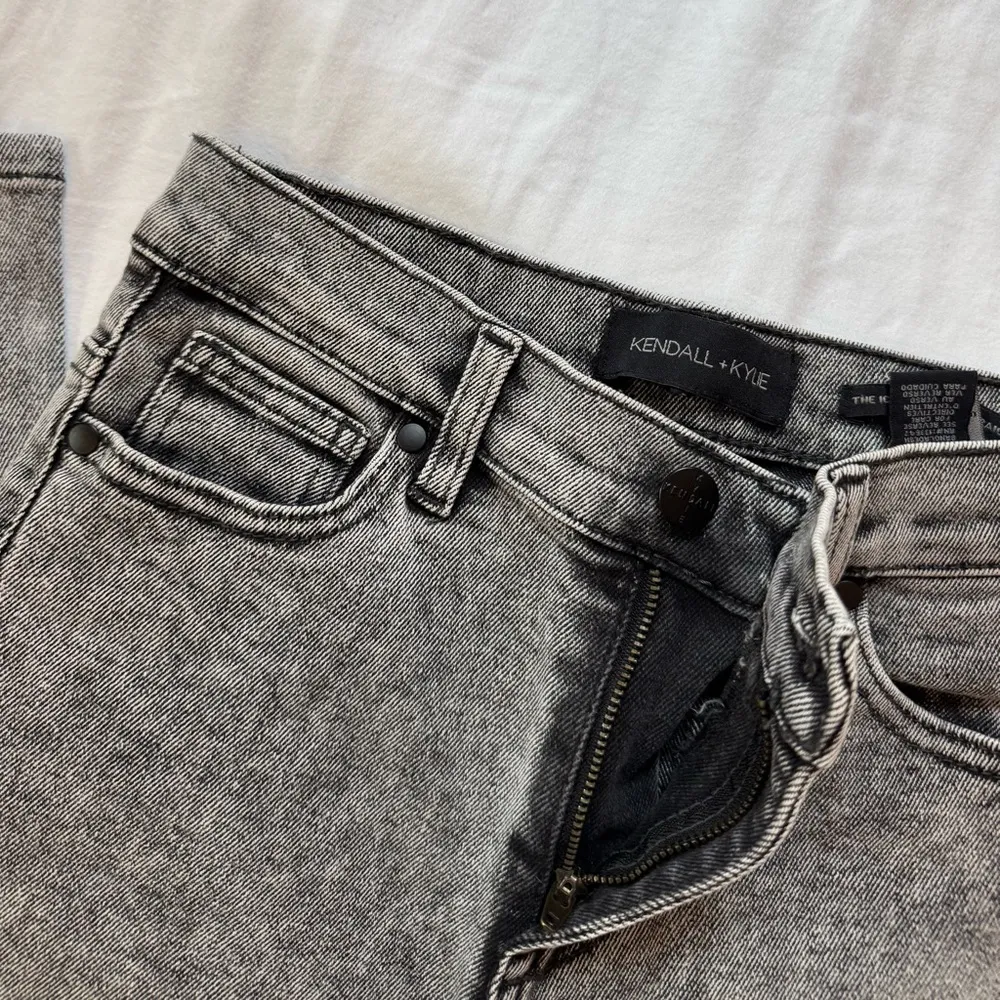 Kendall & Kylie Grey Washed High Rise Straight Jeans - Image 6