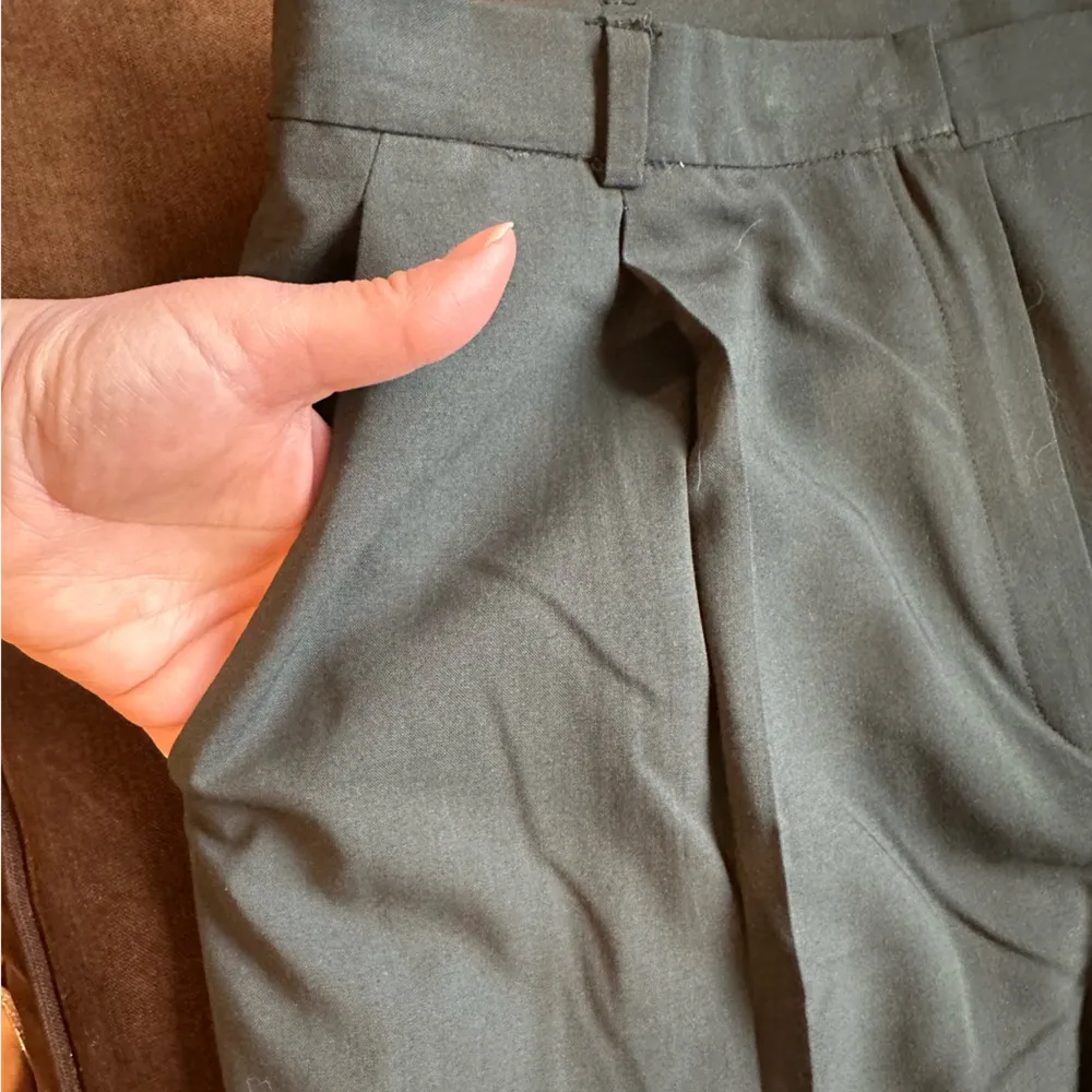 Olive Green Pleated Front & Back. Wide Leg With Pockets. Sz 10. - Image 5