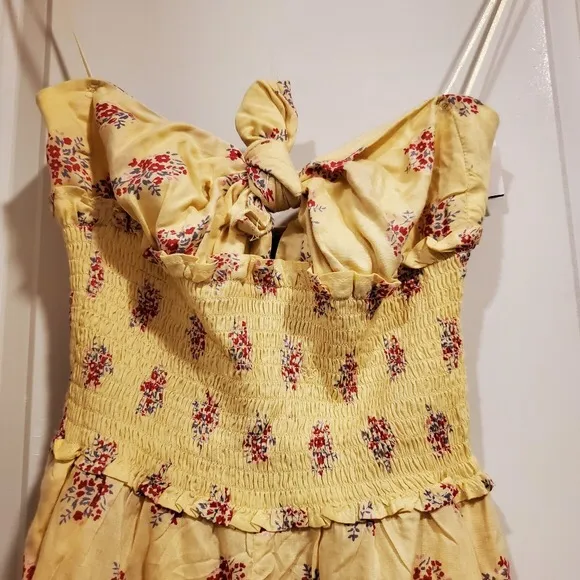 Yellow Strapless Sleeveless Floral Elastic Romper - Image 2