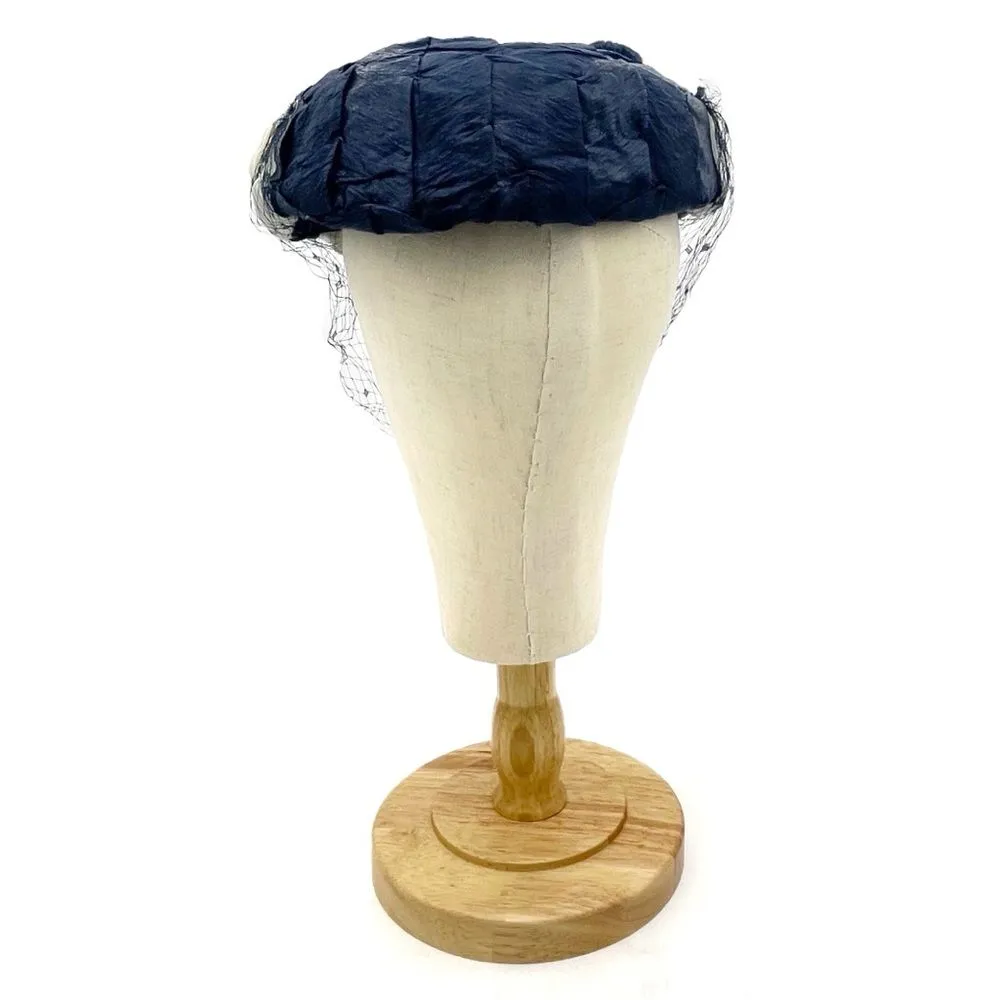 Vintage 1950s Pillbox Hat Navy Straw With White Rose Petals Mesh Veil Rhinestone Blue - Image 6
