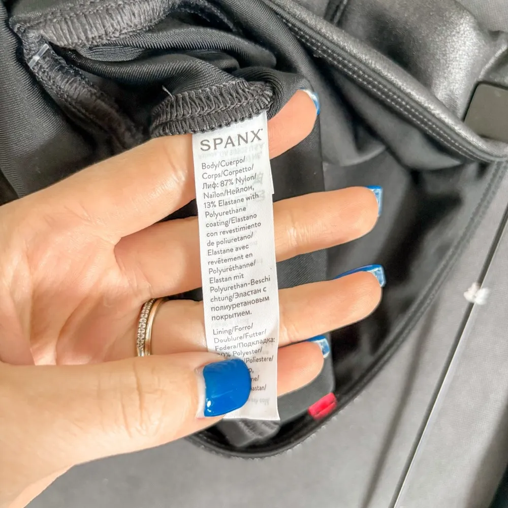 NEW Spanx Faux Leather Biker Shorts - Image 4