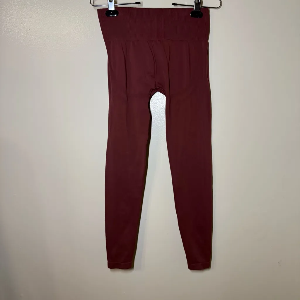 Gymshark Women's Maroon Leggings Size Small Short - Image 3