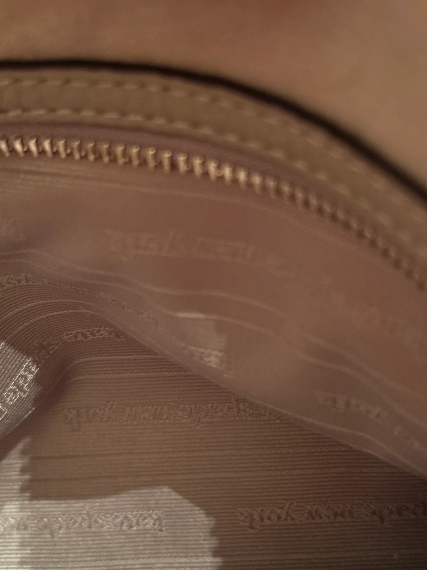 Knott Medium Shoulder Bag - Image 6