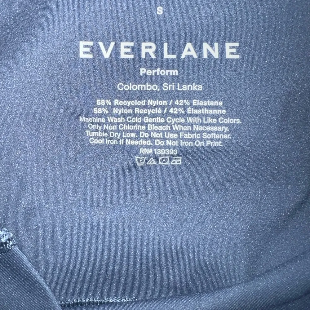 EVERLANE The Perform Bike Short Size Small - Image 5