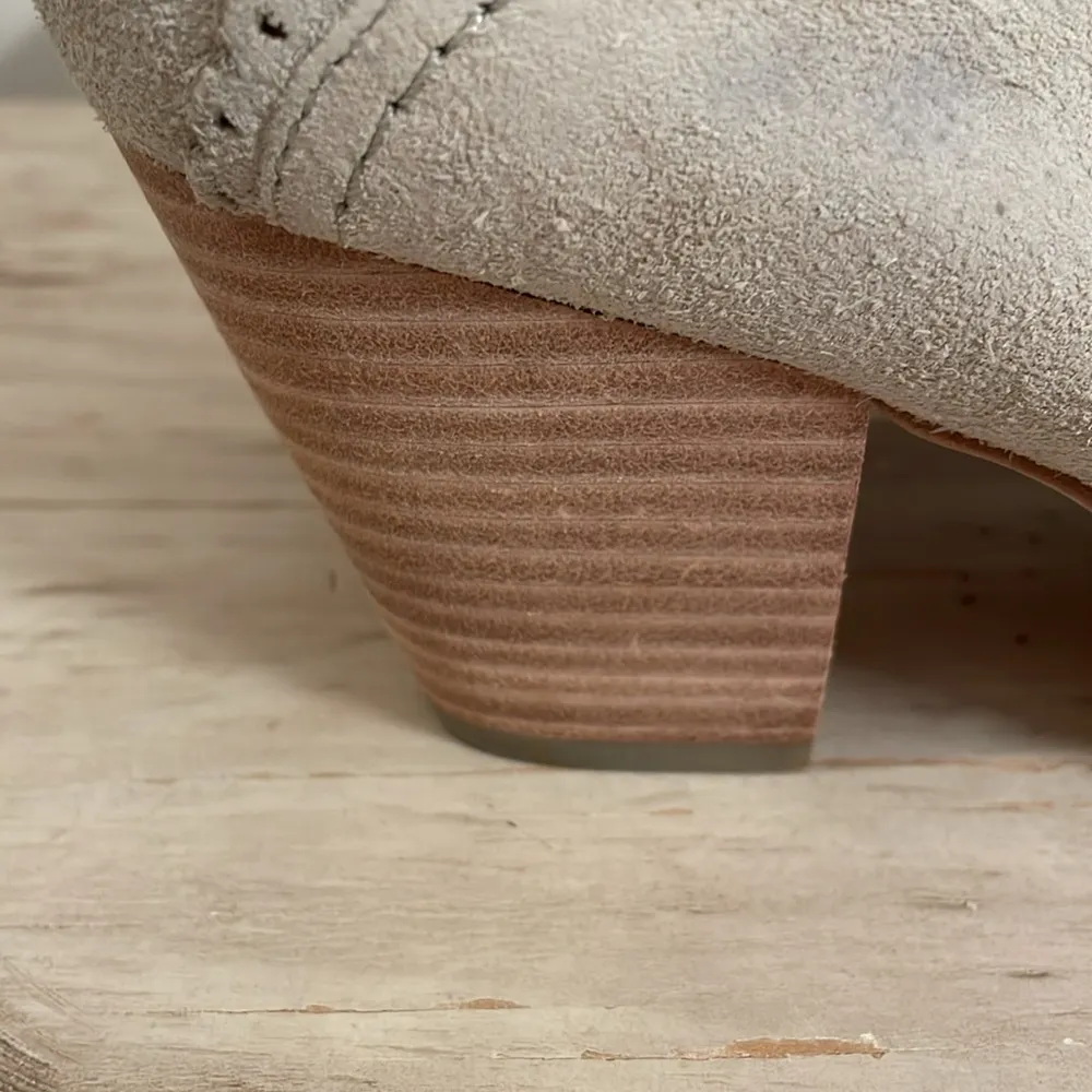 Frye Reed Scalloped Mid Heel Bootie NWOT - Image 4