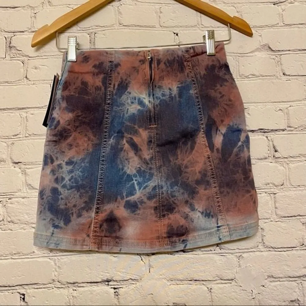 Wild Fable Women’s Seamed Denim Mini Skirt Color Wash Size 00 NWT - Image 3