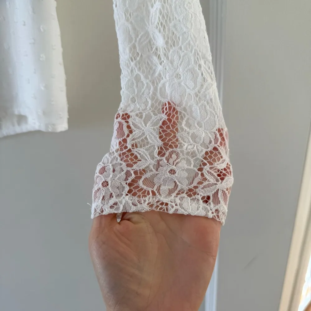 SHEIN White Lace Long Sleeve V Neck Scallop Trim Women's Top Blouse XS EUC - Image 3