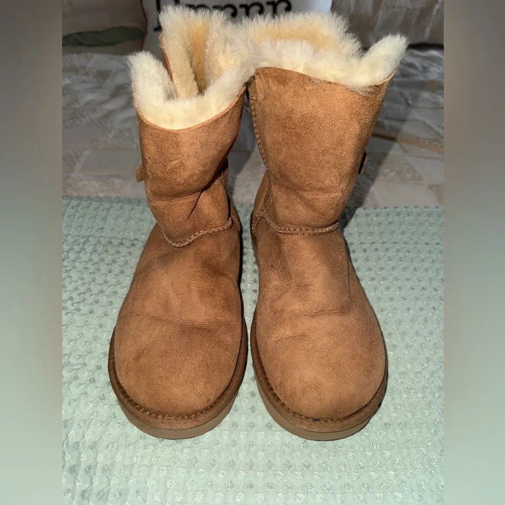 UGG Bailey Button Poppy Chestnut Boots
Size 6 - Image 2