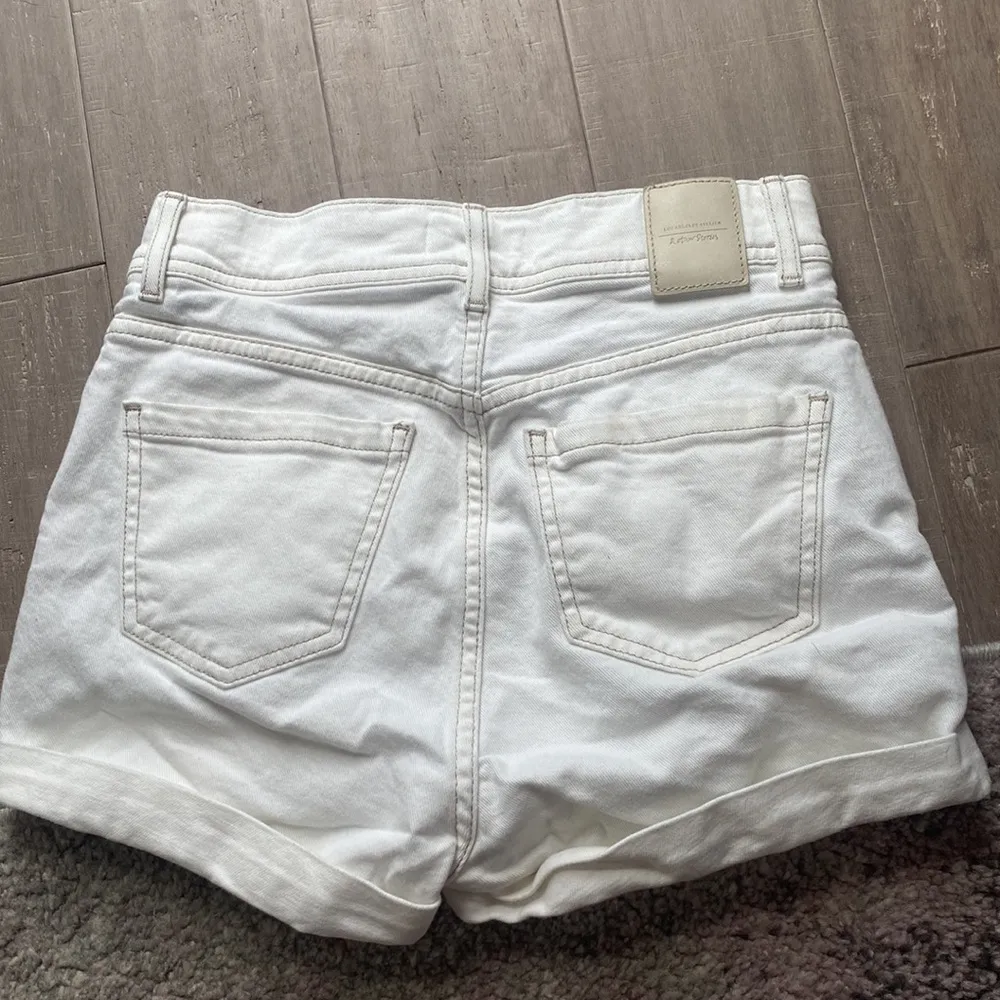 Los Angeles Atelier & Other Stories Women's White Denim Jean Shorts Sz 26 - Image 4