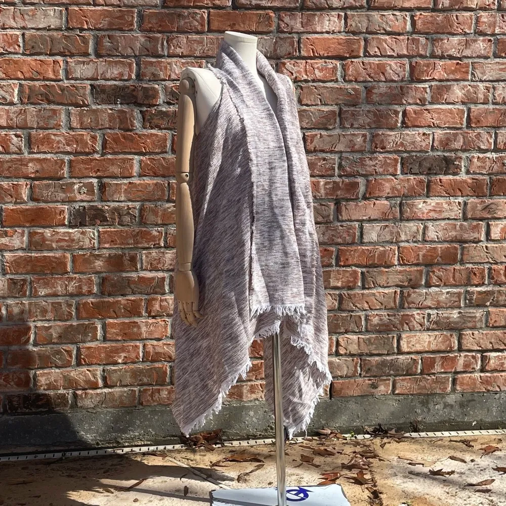 Express One Size Fits All beige cloth vest / OS / Excellent condition - Image 9