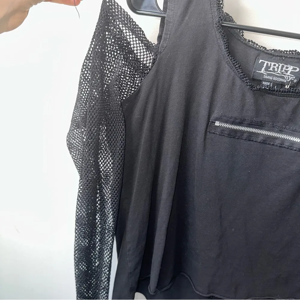 Y2K Tripp Black Zipper Fishnet Sleeve Top - Image 3