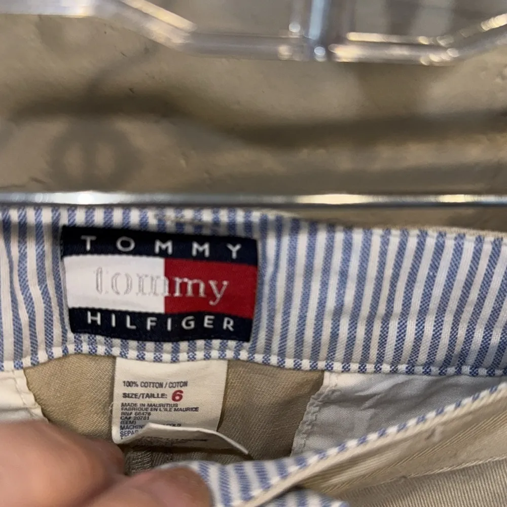 Tommy Hilfiger shorts Khaki women’s sz 6 cotton 100% New pleated 
Longer inseam - Image 3