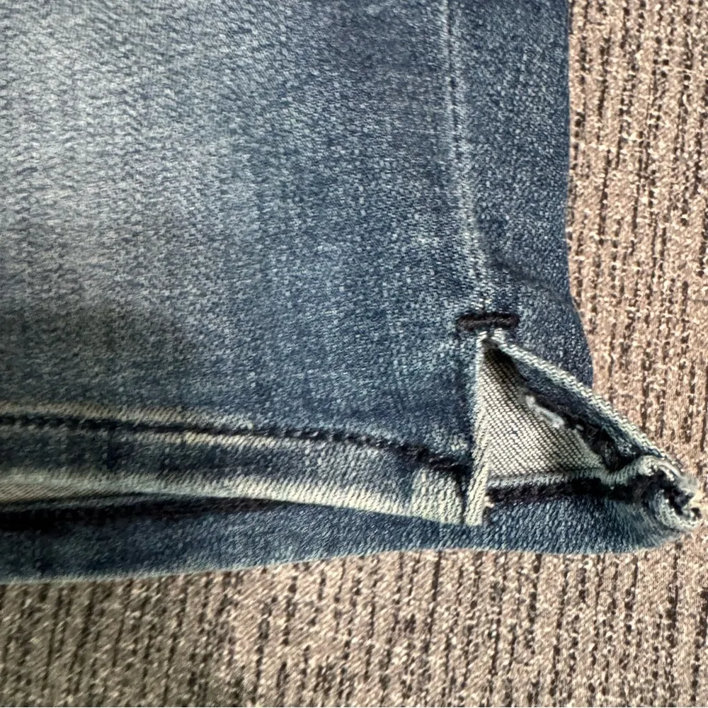 NYDJ Women’s Ella Side Slit Denim Shorts - Image 4