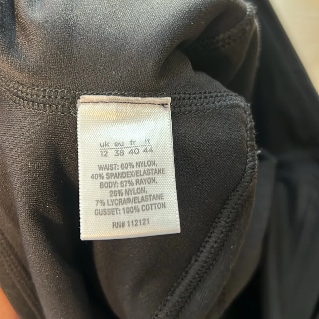 SPANX Mid-Rise Double Waistband Capri Compression Pant, M - Image 8