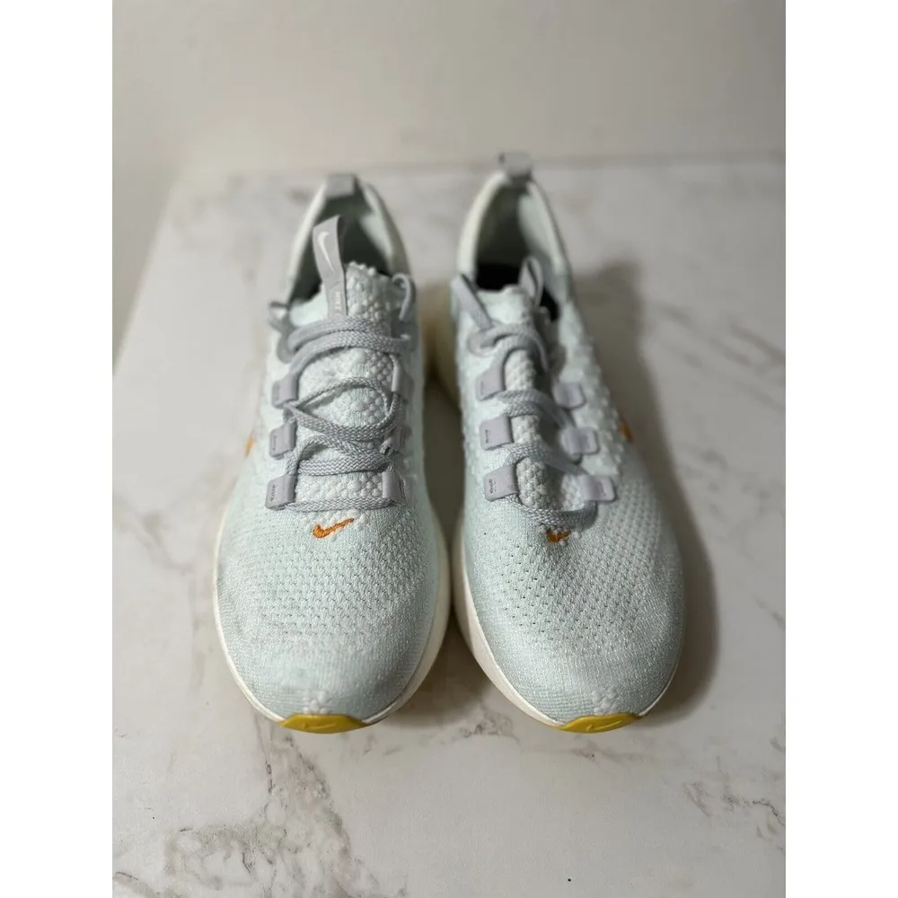 Nike  Womens React Escape Run Sz 12 Flyknit Running Shoes Barely Green DC4269 300 - Image 3
