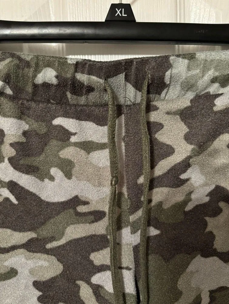 Lucky Brand Camouflage Pajama Set. Tank top and shorts. Size medium - Image 5