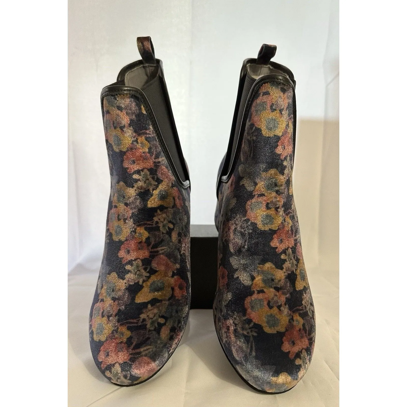 Yosi Samra Floral Penelope Chelsea Style Ankle Boots Size 9 US / 8.5 UK EU 39 Black - Image 4