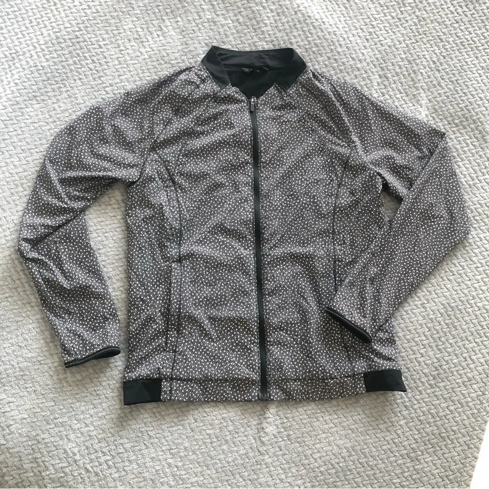 Lululemon Hit It Jacket frozen frizz size small - Image 4