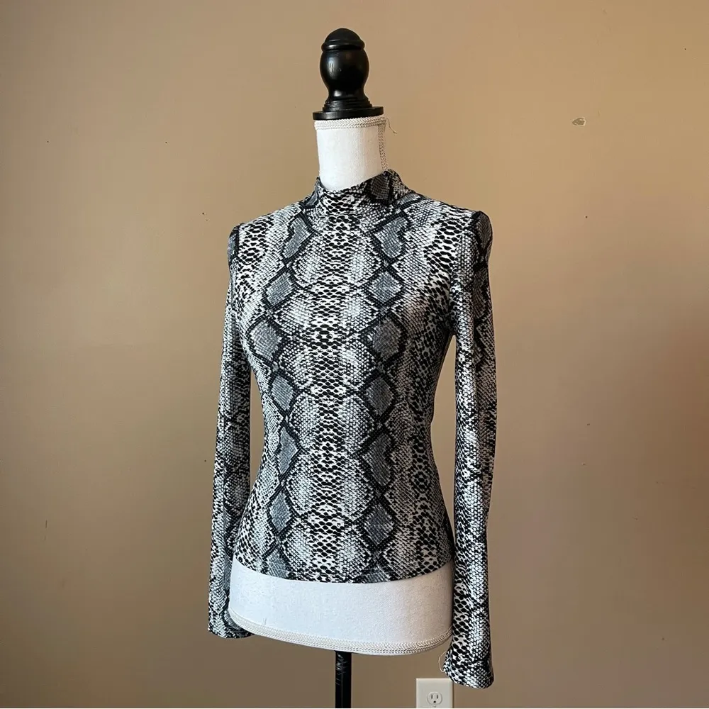 SHEIN | Unity Form-Fitting Snakeskin Print Mock Neck Top Sz S - Image 7
