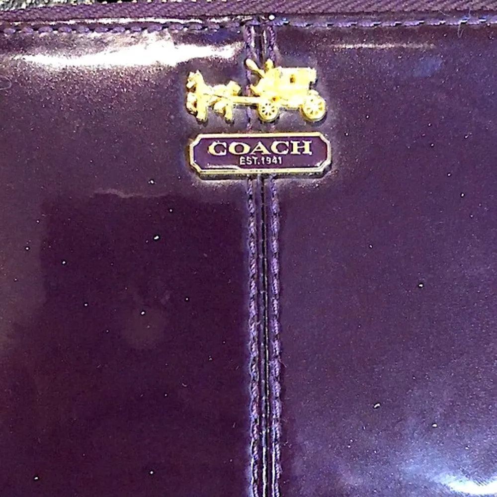 Vintage COACH Purple Patent Leather Compact Zip Around Wallet RARE - Image 3