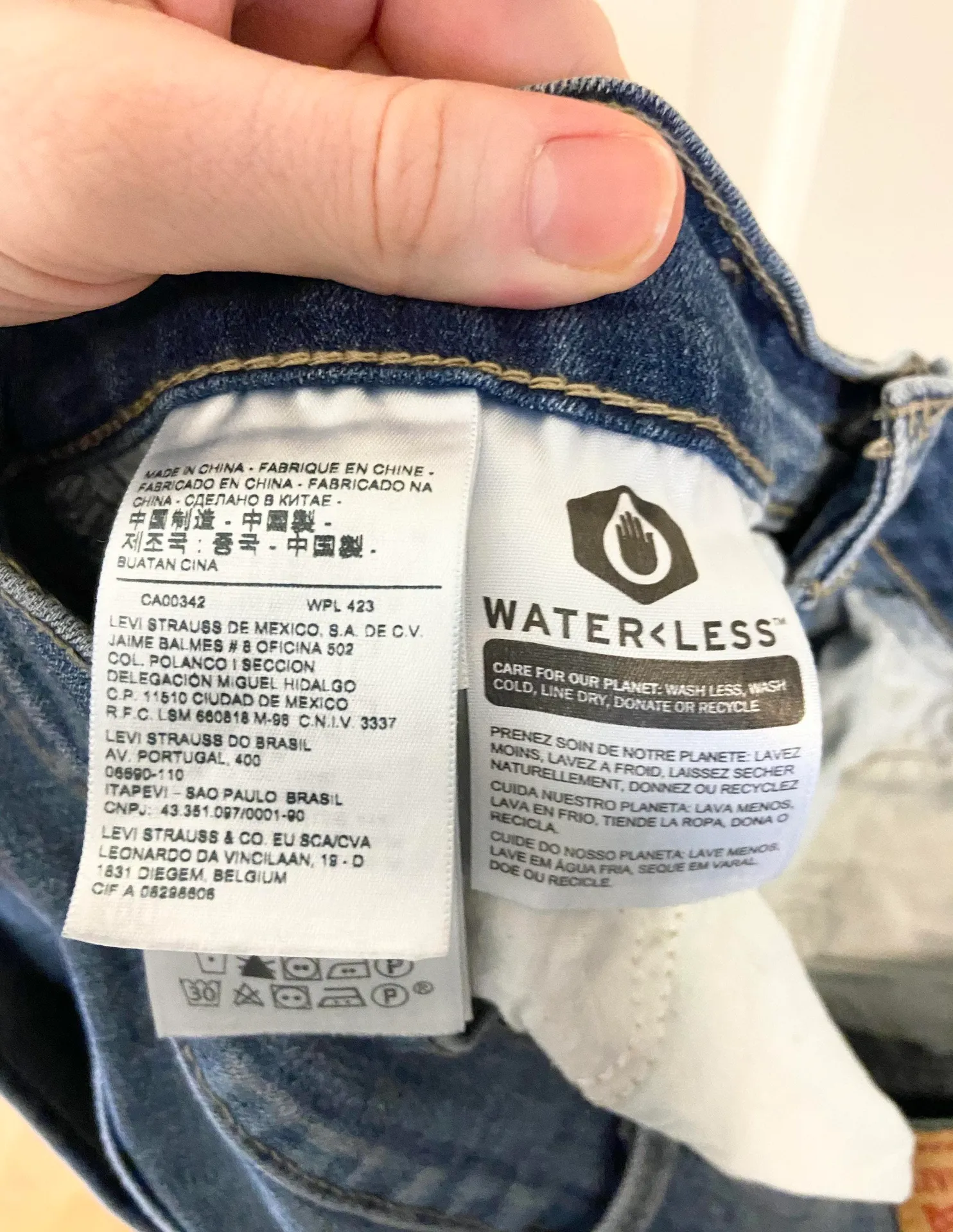 Levi Strauss 505 straight leg medium wash jeans - Image 4