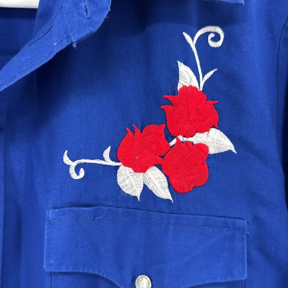 Chute #1 rodeo pearl snap Shirt embroidered roses red white blue western M Size M - Image 6
