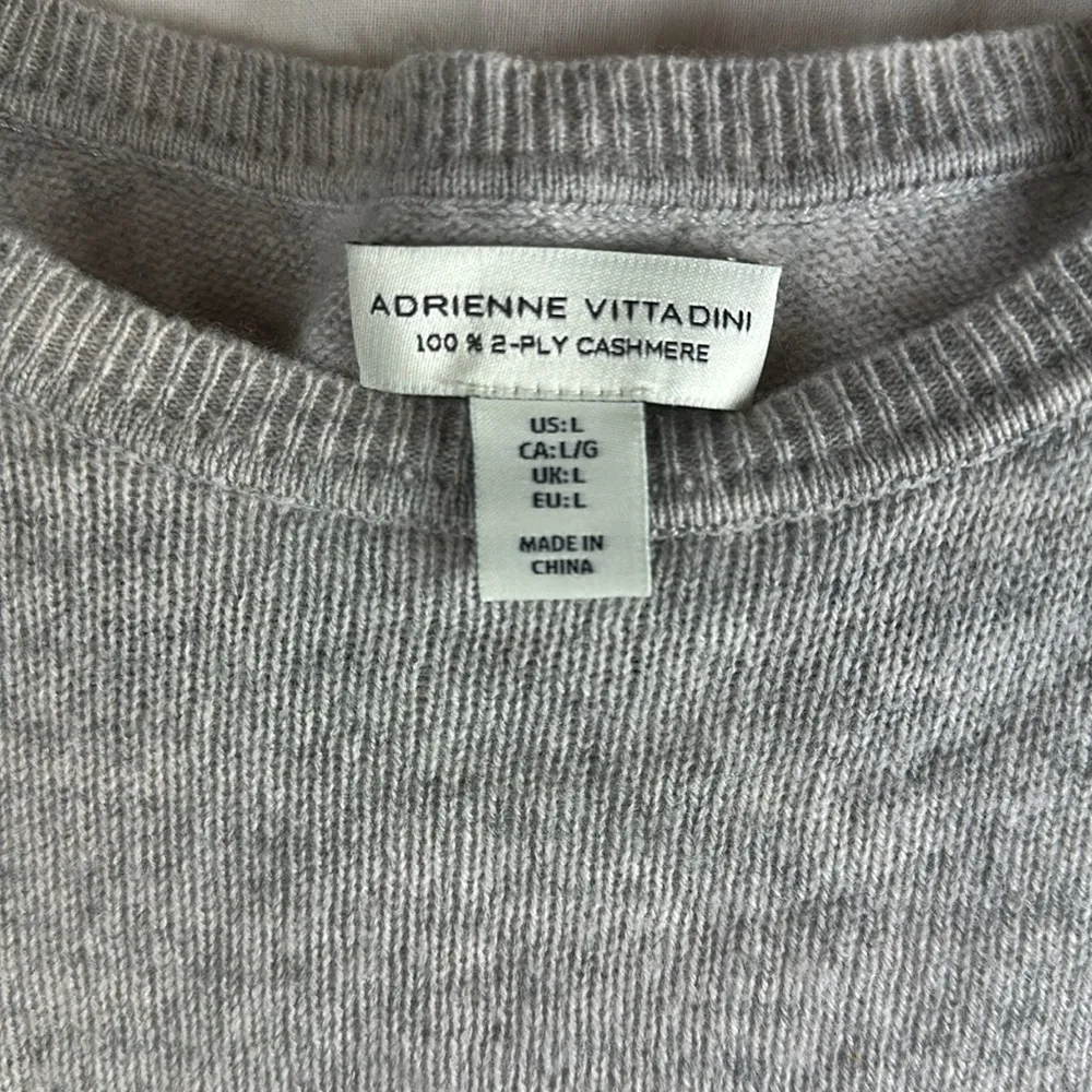 Adrienne Vittadini  2 Ply 100% Cashmere Crew Neck Soft Gray Sweater Size Large - Image 2