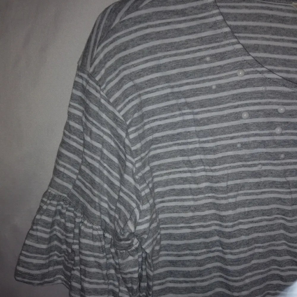 Como Blu M Gray White Striped Pearl Studded Top Size M - Image 2