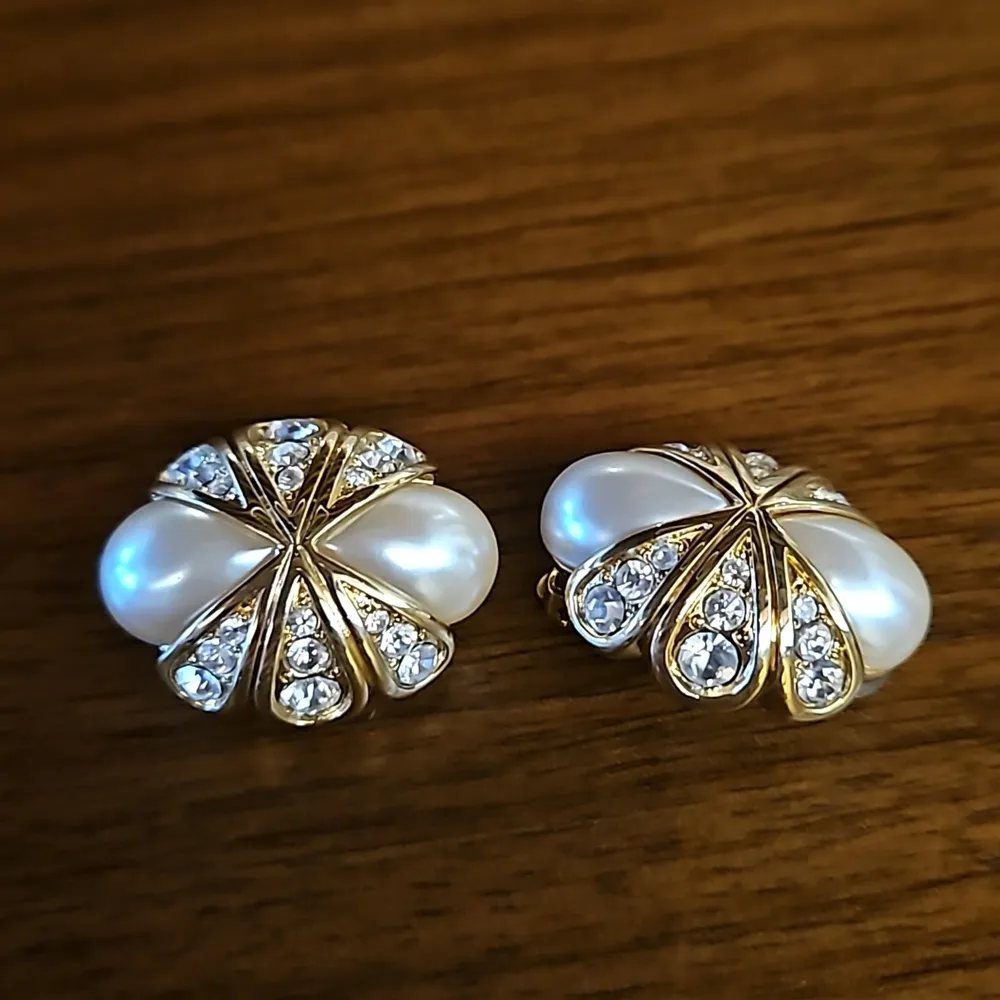 💕ST. JOHN💕 Clip On Earrings ~ Gold Imitatation Pearl with Crystals NWOT - Image 5