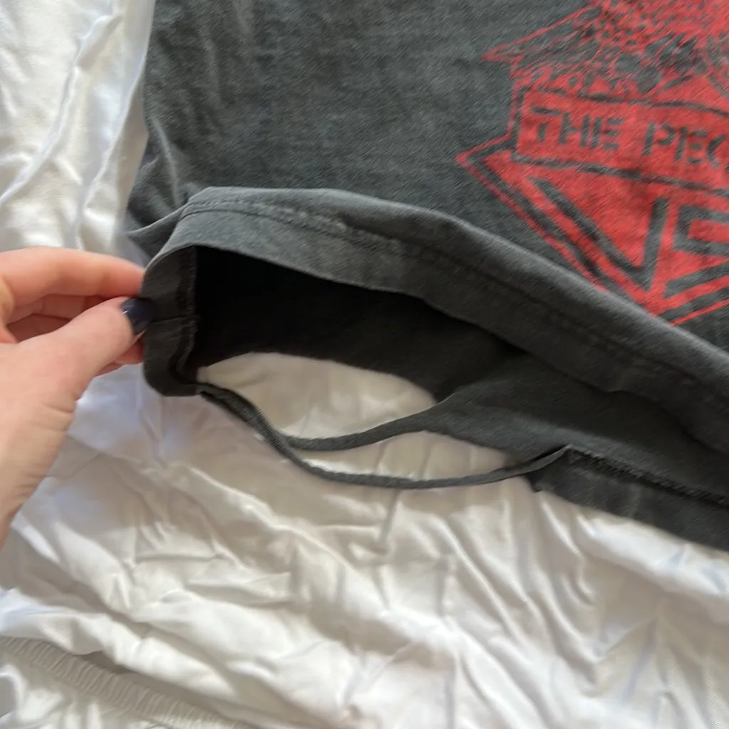 CUTE DISTRESSED FREE PEOPLE TEE - Image 4