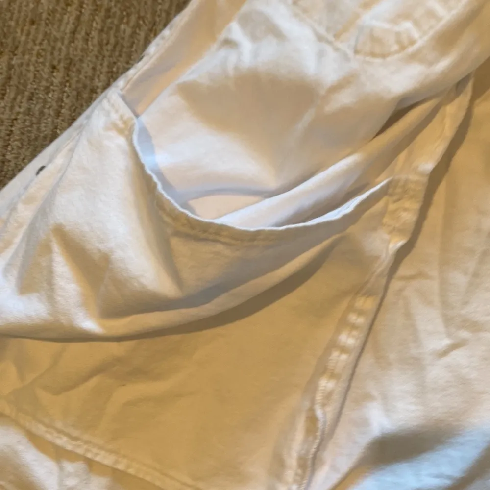 Good American  Denim light button up - Image 5