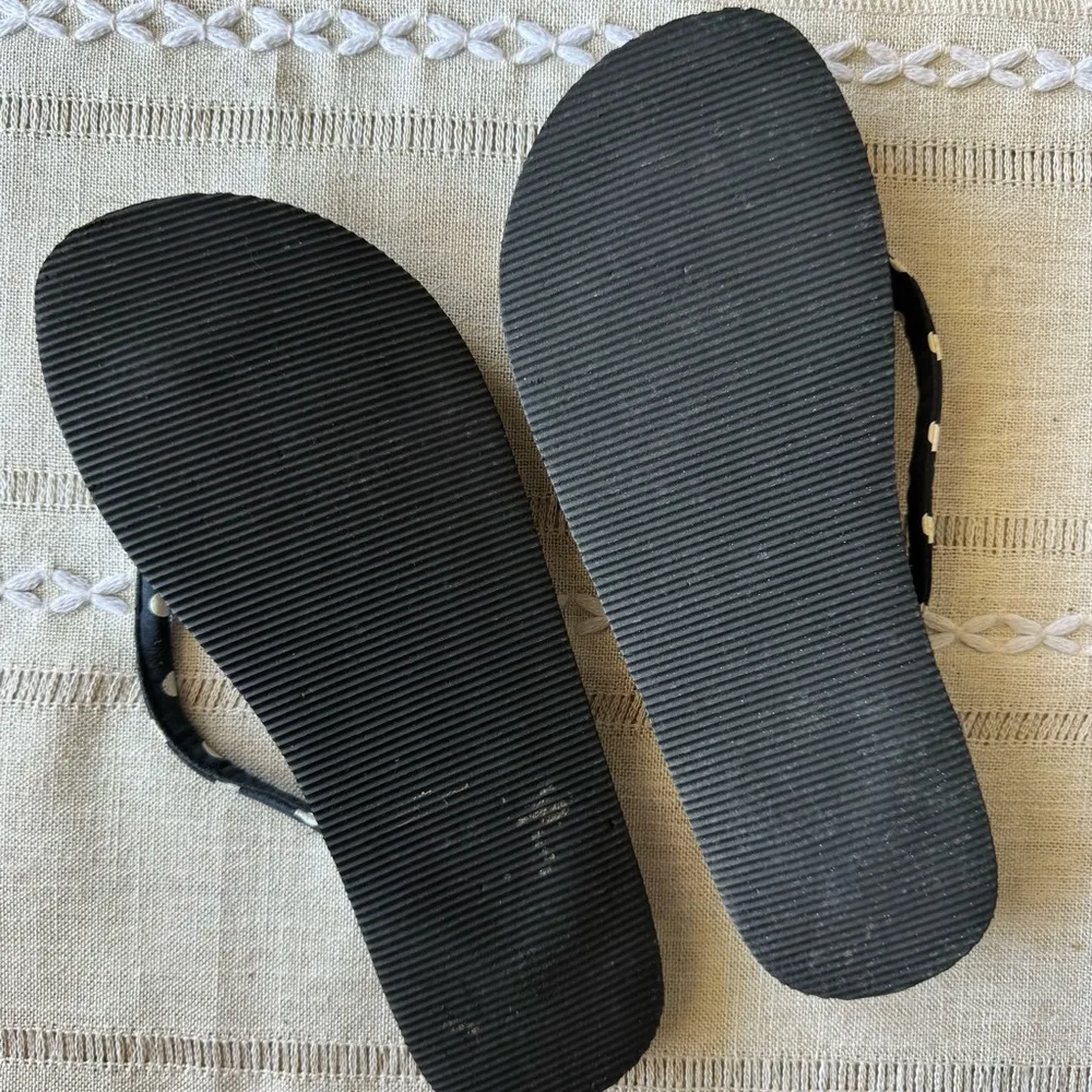 ⚪️⚫️Adorable Polka Dot Flip Flop Thongs Sandals⚫️⚪️ ~6 - Image 3