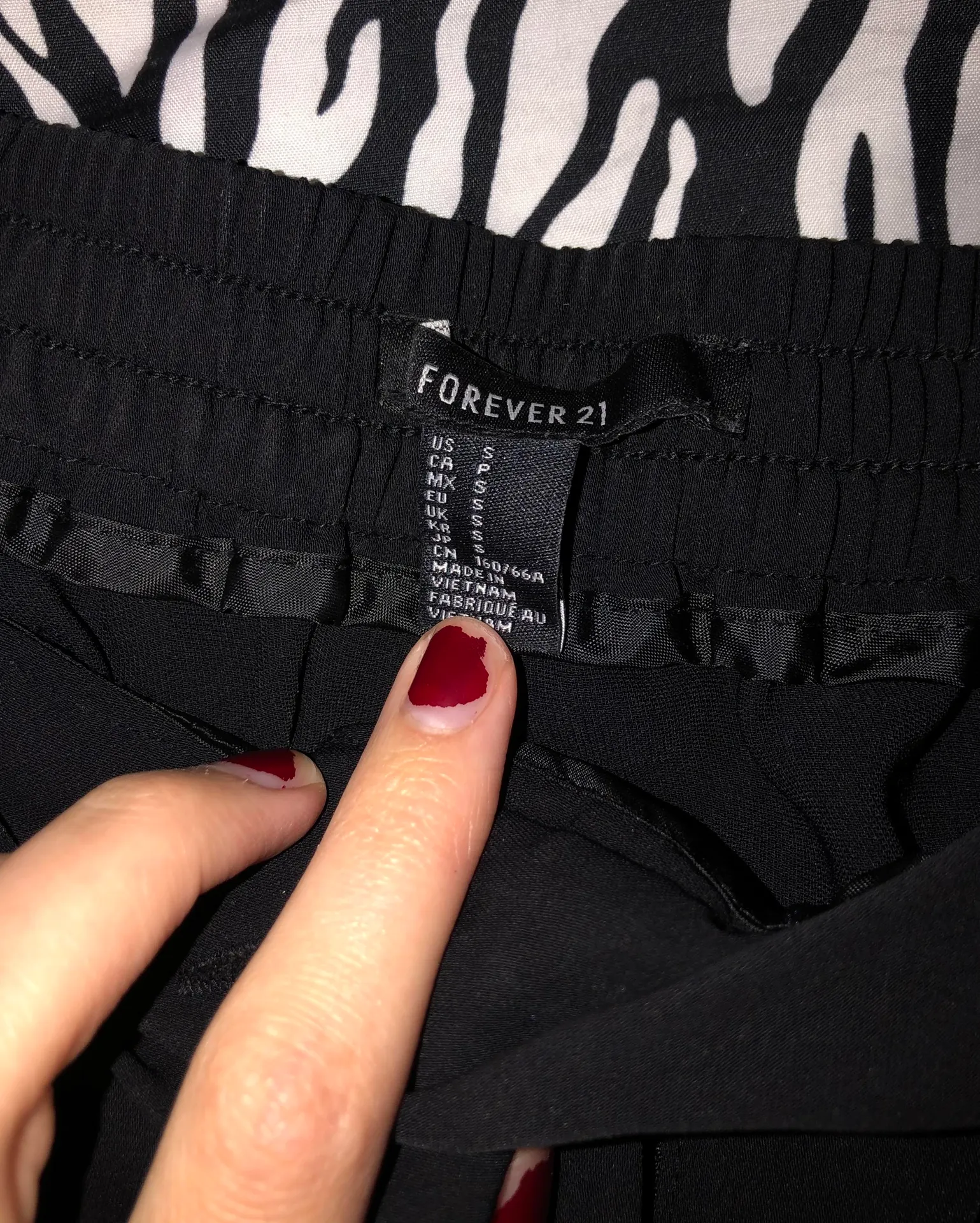 Black Flowy Shorts With Clasp - Image 3