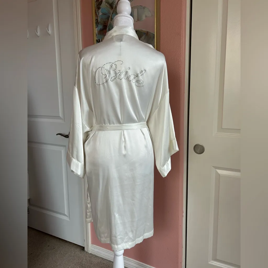 Victoria’s Secret white Bride rhinestone Embellished Satin Short Robe NWT  O/S - Image 5