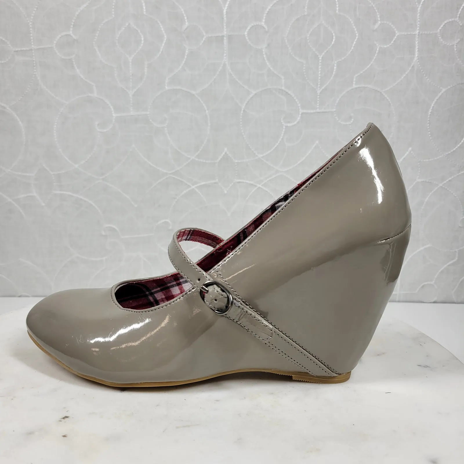 Aldo Womens Mary Jane‎ Wedge EU 39 US 9 Gray Patent Leather Cross Strap Heel - Image 2