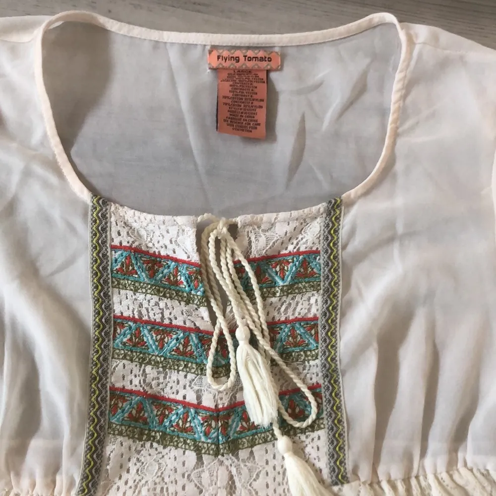 , size large, lace, embroidered - Image 2