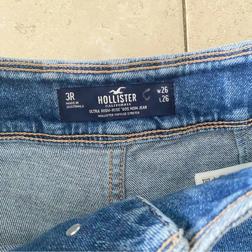 Hollister ultra high rise 80’s mom jean Denim Pants - Image 3