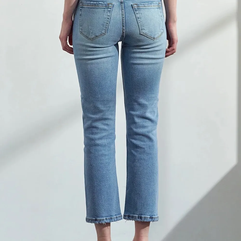 Muse Looks Distressed Mid Rise Slim Flared Classic Fit Mom light wash Jeans Blue Size undefined - Image 4