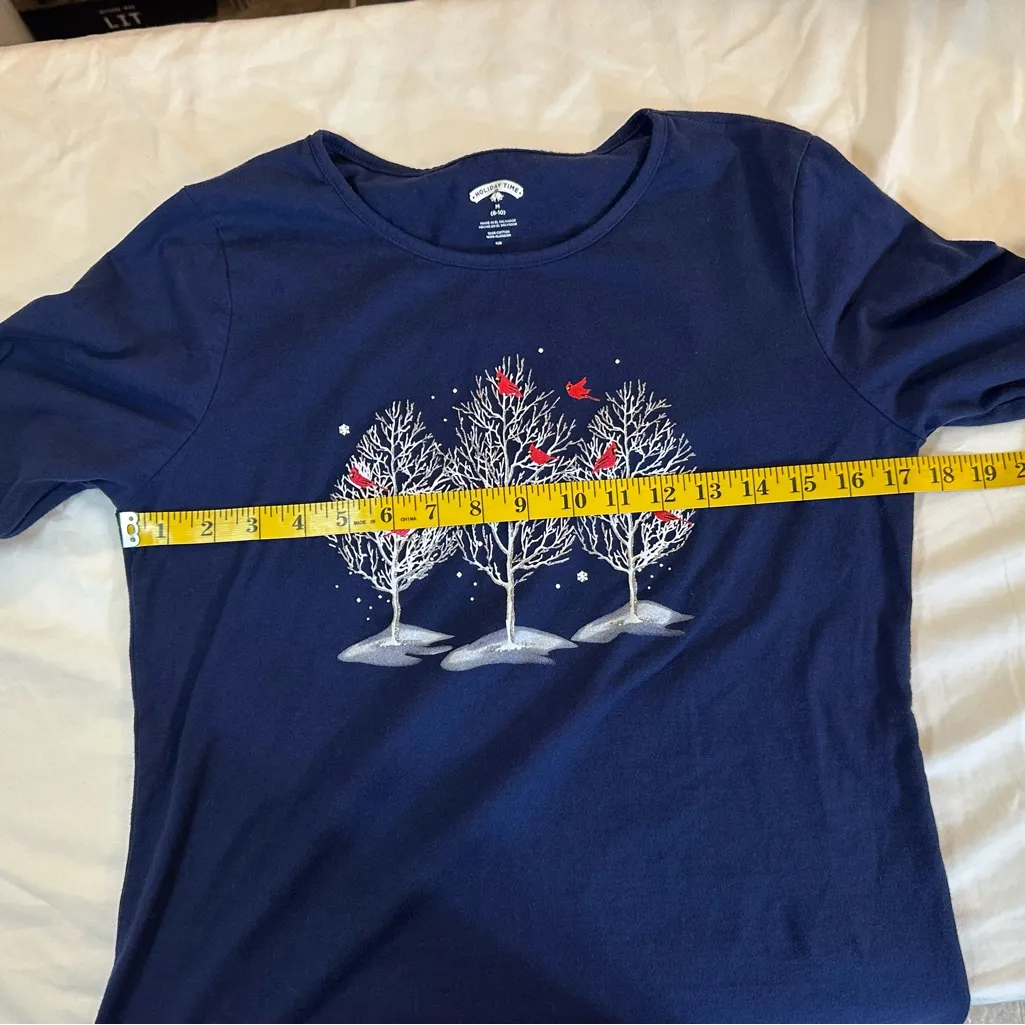 Holiday Time Navy Cardinal Tree Long Sleeve Tee Medium Winter Scene Top - Image 6
