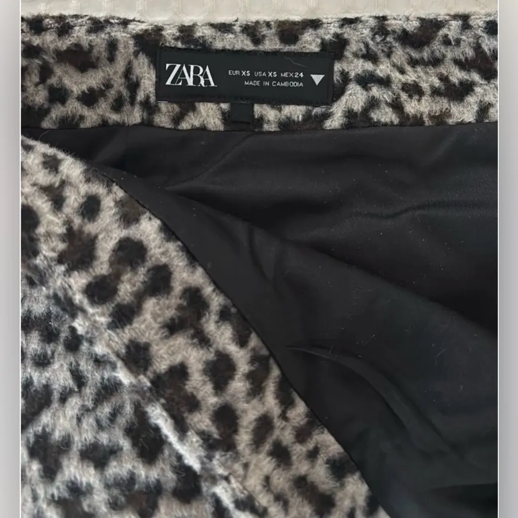 Zara Black and Gray Animal Print Jacket - Image 7