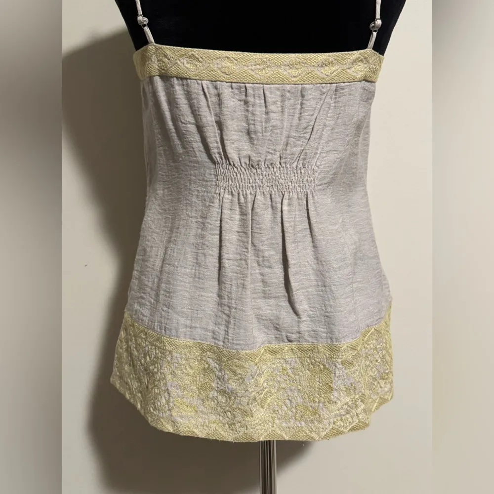 EUC BCBGMAXAZRIA Cream and Yellow Sleeveless Blouse size XS - Image 6