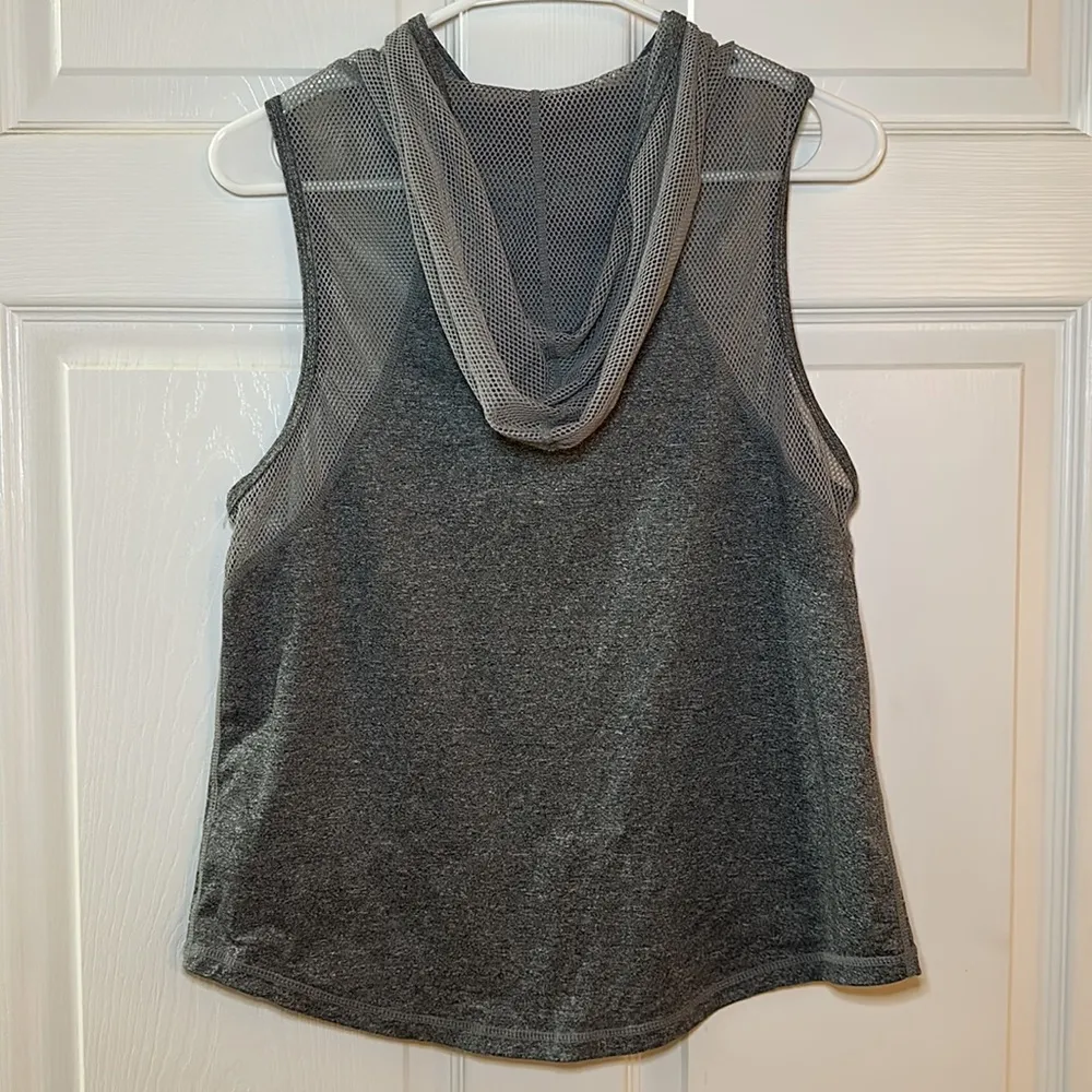 Women’s Breathable Gray Hooded Athletic Sleeveless Tank Top Mesh Medium - Image 5