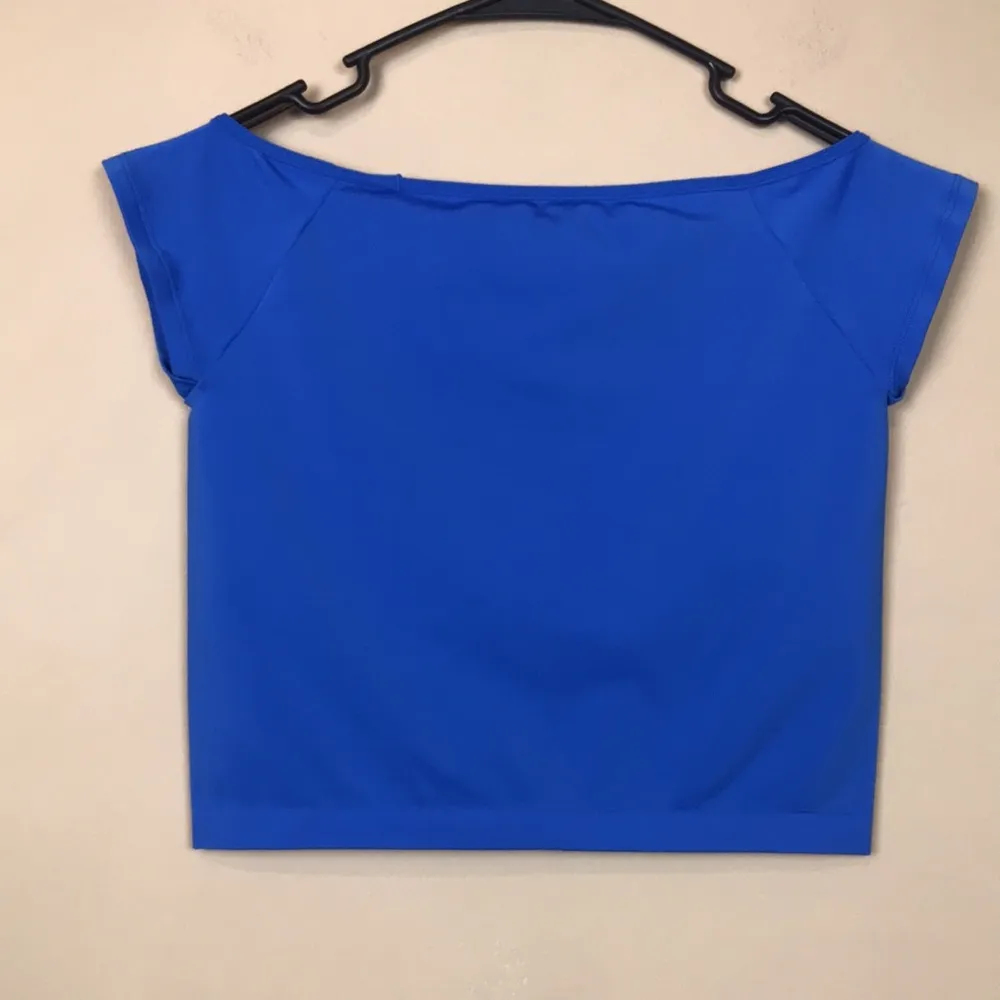Out From Under Women’s Cropped Blue V-Neck Short Sleeve Shirt Sz M / L - Image 4