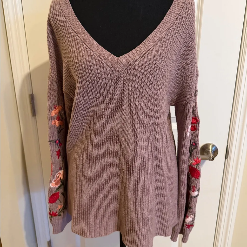 American Eagle Embroidered V Neck Sweater - Image 3