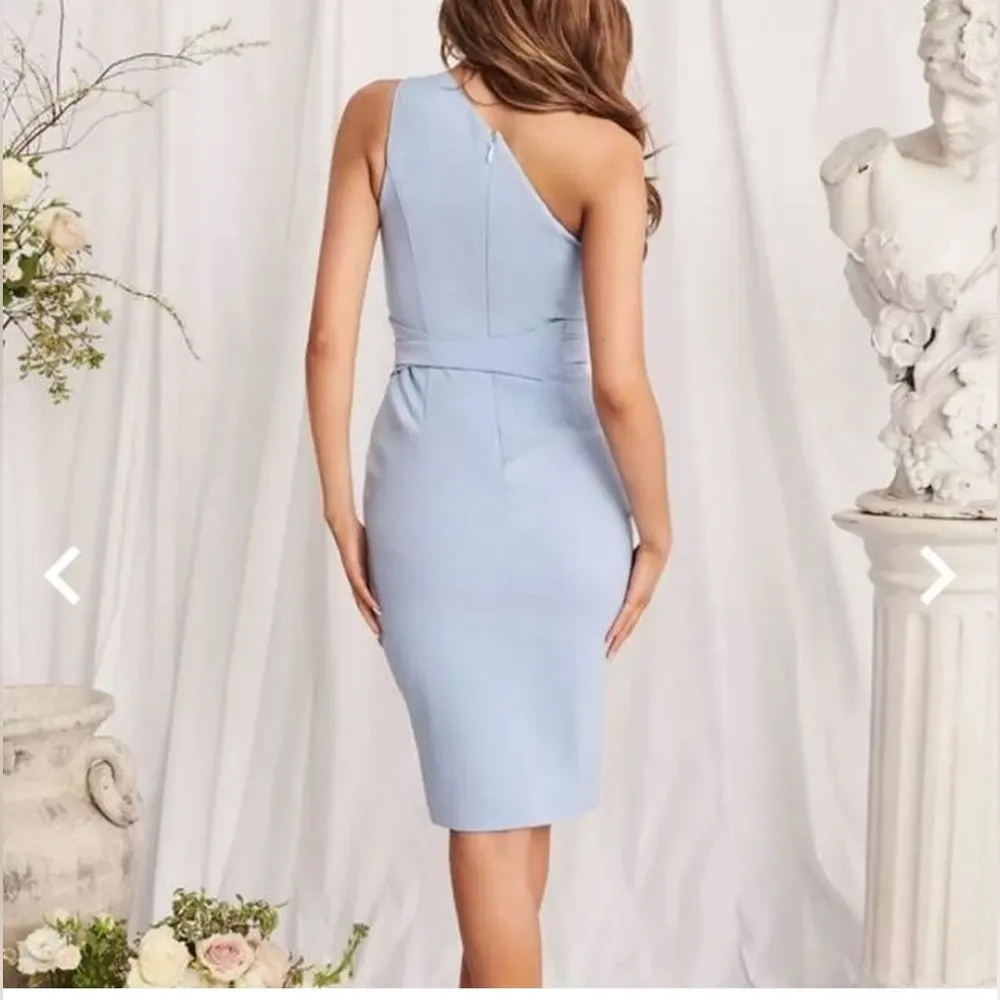 NWT Lavish Alice Origami One-Shoulder Midi Dress in
Cornflower Blue 10 - Image 5